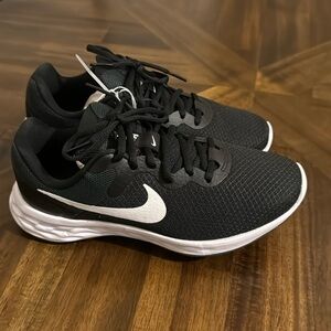 Nike revolution 6 in black and white. Never used. New without tags.